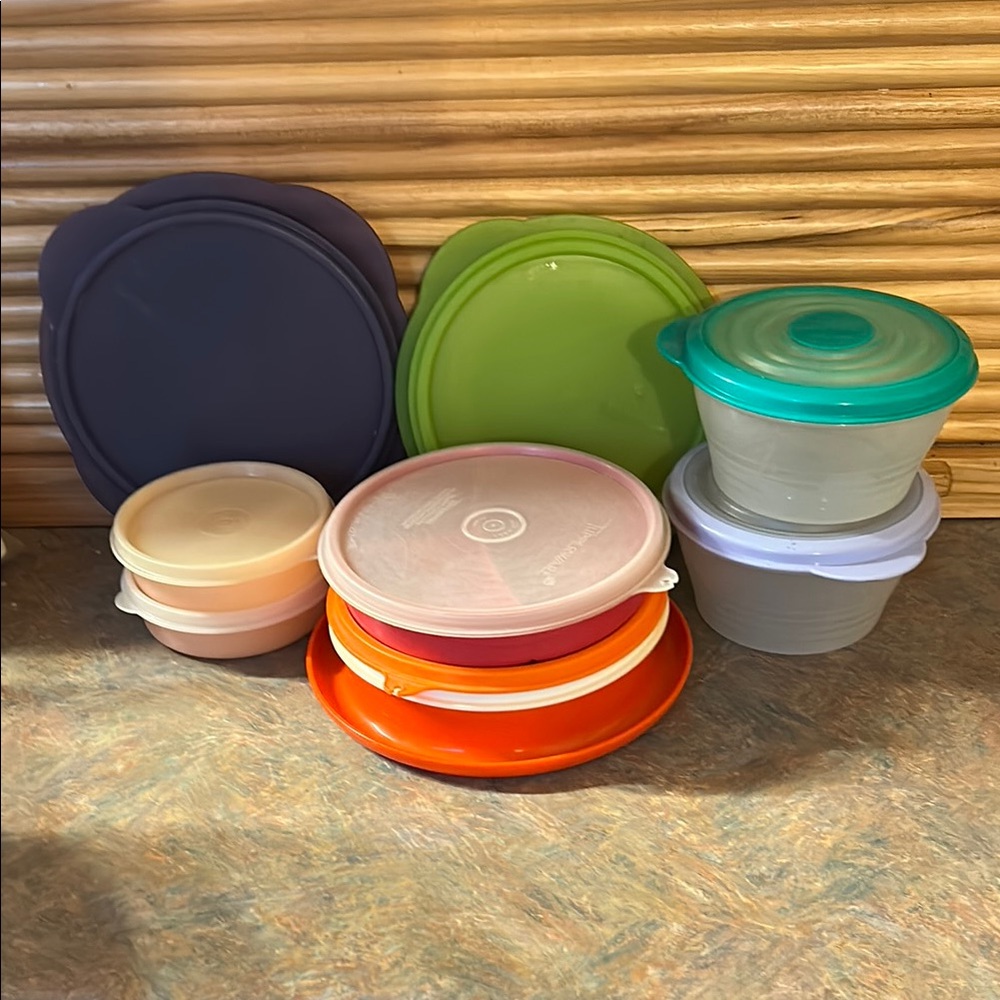 Tupperware collection serving and storage